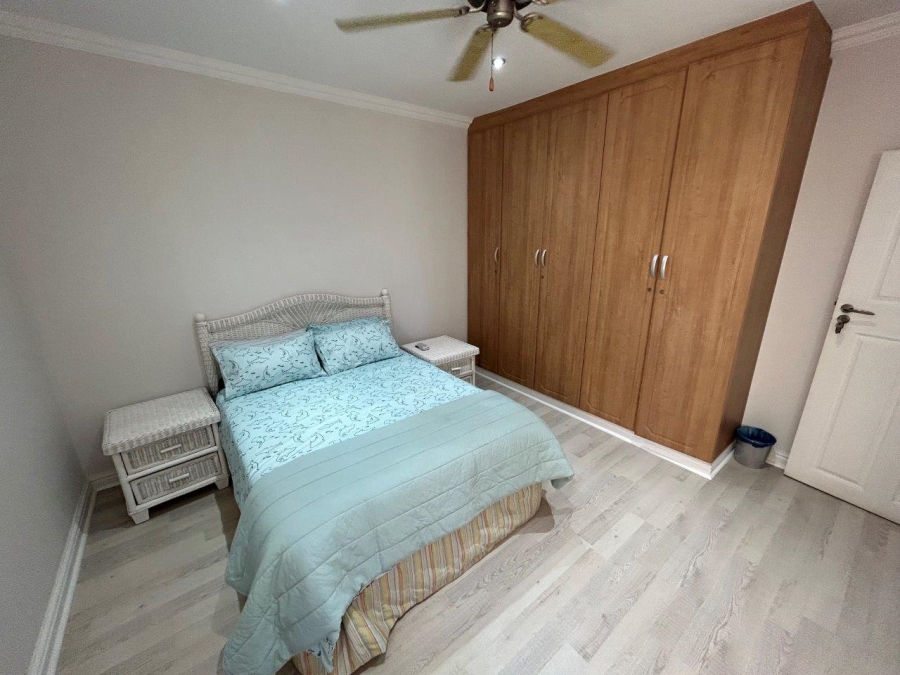 9 Bedroom Property for Sale in Wavecrest Eastern Cape
